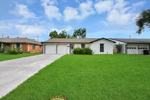 212 Harold Ln, Baytown, TX 77521 - Photo 4
