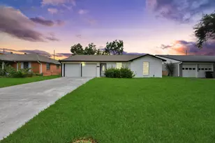 212 Harold Ln, Baytown, TX 77521 - Photo 2