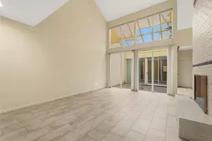 10125 Valley Forge Dr, Houston, TX 77042 - Photo 6
