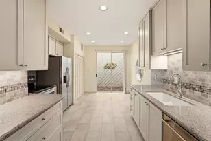 10125 Valley Forge Dr, Houston, TX 77042 - Photo 10