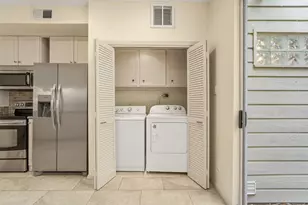 10125 Valley Forge Dr, Houston, TX 77042 - Photo 14