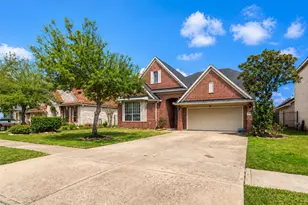 14215 Jaubert Ct, Sugar Land, TX 77498 - Photo 2
