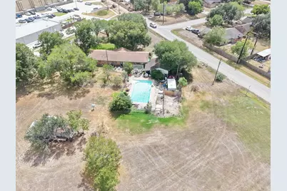 202 Broadmoor Street, Victoria, TX 77904 - Photo 6