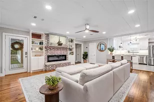 327 Middleton St, Kemah, TX 77518 - Photo 4