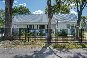 327 Middleton St, Kemah, TX 77518 - Photo 2