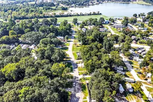 12755 Paradise View Ct, Willis, TX 77318 - Photo 2