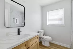 327 E Delz Dr, Houston, TX 77022 - Photo 10