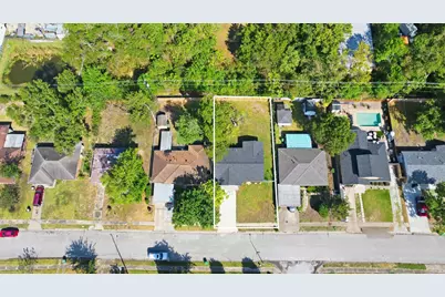 327 E Delz Drive, Houston, TX 77022 - Photo 14