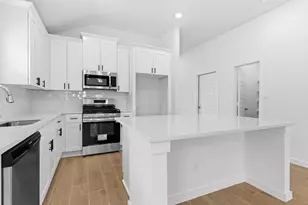 13210 Hayden Peak Dr, Iowa Colony, TX 77583 - Photo 10