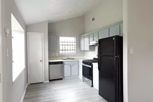 10811 Thorncliff Dr, Humble, TX 77396 - Photo 4