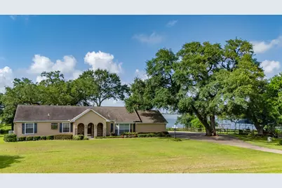 111 S 8th Street, Highlands, TX 77562 - Photo 2
