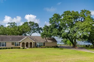 111 S 8th St, Highlands, TX 77562 - Photo 2