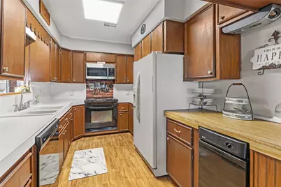 111 S 8th Street, Highlands, TX 77562 - Photo 28