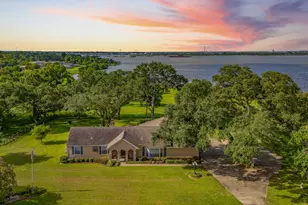 111 S 8th St, Highlands, TX 77562 - Photo 48