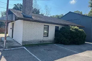 1712 Matthews St, Bay City, TX 77414 - Photo 2