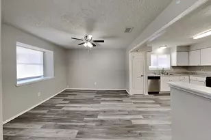 4126 Pocahontas Dr, Baytown, TX 77521 - Photo 4