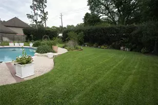 615 Timber Cir, Houston, TX 77079 - Photo 16