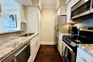 3402 Garrott St, Houston, TX 77006 - Photo 2