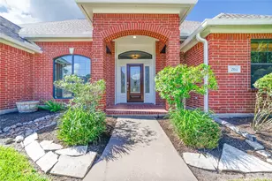 203 Canyon Oak Dr, Lake Jackson, TX 77566 - Photo 8