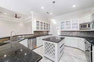 203 Canyon Oak Dr, Lake Jackson, TX 77566 - Photo 16