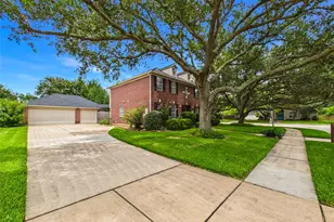 1711 Brill Dr, Friendswood, TX 77546 - Photo 2