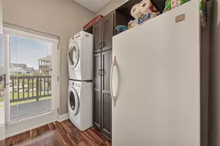 3730 Mendocino Dr, Galveston, TX 77554 - Photo 38