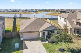 2225 Windy Sail Dr, Texas City, TX 77568 - Photo 2