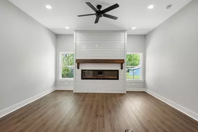 312 Morehead Street E, Franklin, TX 77856 - Photo 2