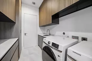 1730 Bayram Dr, Houston, TX 77055 - Photo 16