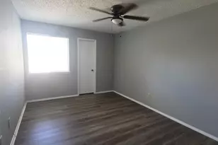 10526 Chapel Hill Dr, Houston, TX 77099 - Photo 20