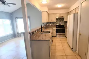10526 Chapel Hill Dr, Houston, TX 77099 - Photo 6