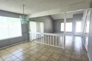 10526 Chapel Hill Dr, Houston, TX 77099 - Photo 2