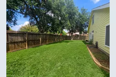 10526 Chapel Hill Drive, Houston, TX 77099 - Photo 22