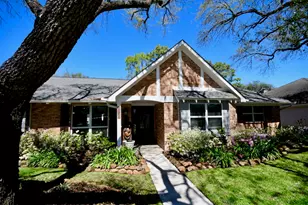 6230 Queensloch Dr, Houston, TX 77096 - Photo 2