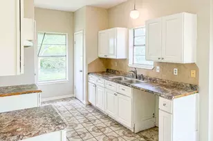 4513 S Meadows St, Alvin, TX 77511 - Photo 6