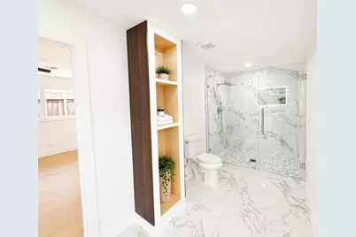 5642 Warm Springs Road, Houston, TX 77035 - Photo 8