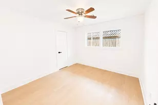5642 Warm Springs Rd, Houston, TX 77035 - Photo 10