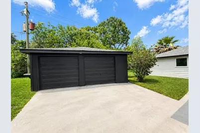 5642 Warm Springs Road, Houston, TX 77035 - Photo 18