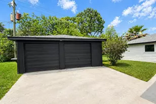 5642 Warm Springs Rd, Houston, TX 77035 - Photo 18