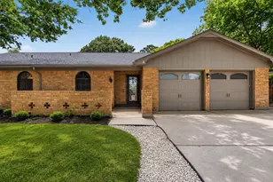 4323 Pine Shadows St, Dickinson, TX 77539 - Photo 4