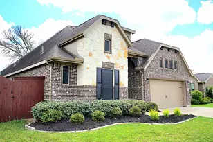 704 Shadow Bend, Richwood, TX 77531 - Photo 2