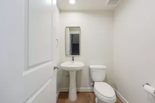 6317 Brighton Oaks Ln, Houston, TX 77008 - Photo 10