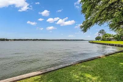62 April Point Drive N, Conroe, TX 77356 - Photo 2