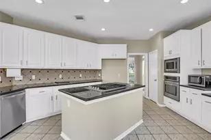 4407 Magnolia Ln, Sugar Land, TX 77478 - Photo 2