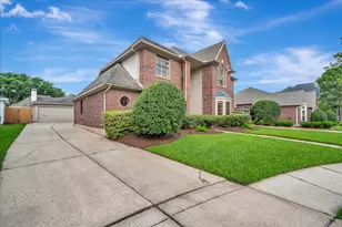 13714 Robin Hill Ct, Houston, TX 77059 - Photo 2