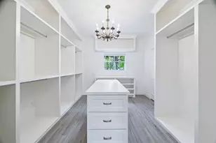 10810 Oak Creek St, Houston, TX 77024 - Photo 20