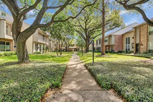 10252 Longmont Dr, Houston, TX 77042 - Photo 36