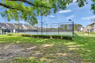 10252 Longmont Dr, Houston, TX 77042 - Photo 38
