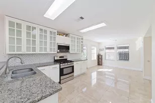 16826 Basewood Ct, Sugar Land, TX 77498 - Photo 10