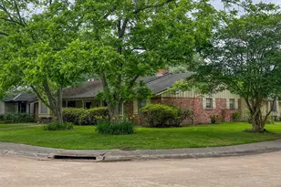 10002 Ella Lee Ln, Houston, TX 77042 - Photo 2